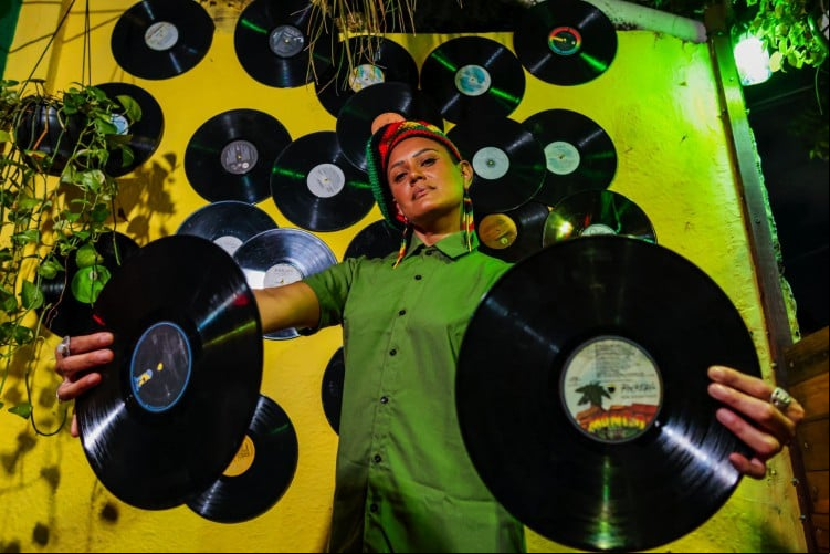 Vladia Soares, do Deixe Comigo, bar de reggae em Fortaleza