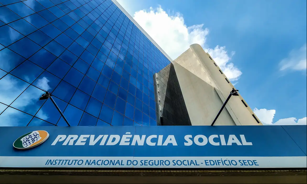 Ministério da Previdência Social iniciou contato com aposentados para ressarcimento de valores indevidos descontados em folha
