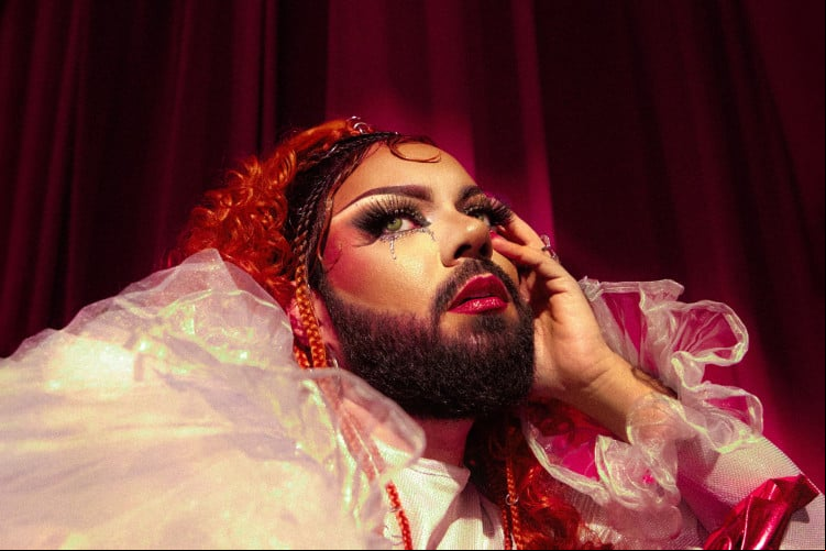Mulher Barbada lança primeiro álbum "Bárbara" e faz show gratuito no Porto Dragão neste sábado,22 Mulher Barbada lança primeiro álbum "Bárbara" e faz show gratuito no Porto Dragão neste sábado,22