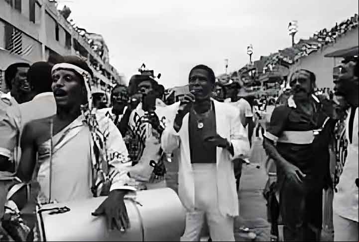 O intérprete não só venceu seu primeiro desfile, como emplacou logo um tricampeonato. Em 1977, o bi foi com o enredo Vovó e o rei da saturnália na corte egipciana e, em seguida, levantou o tri ao cantar A criação do mundo na tradição nagô. Era uma fase vitoriosa ao lado de Laíla e Joãosinho Trinta.