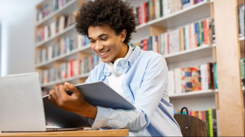O Enem exige preparo dos estudos (Imagem: fast-stock | Shutterstock)