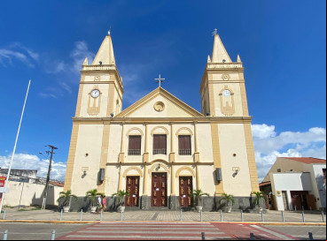 Parte do forro da Sé Catedral de Nossa Senhora da Penha desaba no Crato 