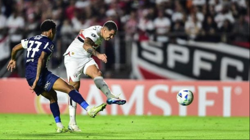 Sabino abre o placar, no Morumbis, Tricolor cede o empate, sofre, mas vira no fim: 2 a 1. São Paulo nas oitavas de final da Libertadores 
