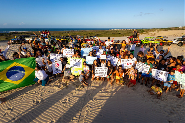 Aquiraz, CE, BR 02.06.25 Moradores fazem protesto contra a implantação da rodovia CE-025 no trecho entre a CE 452 (B) da Prainha para Praias Belas no Município de Aquiraz (Fco Fontenele/O POVO)