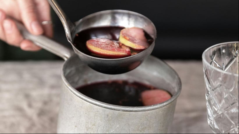 Veja ideias diferentes para preparar o quentão de vinho 