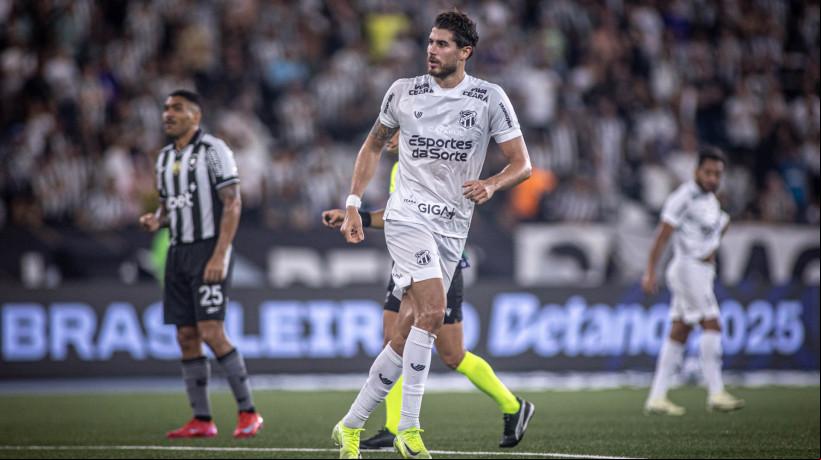 Pedro Raul, atacante do Ceará, durante jogo contra o Botafogo 
