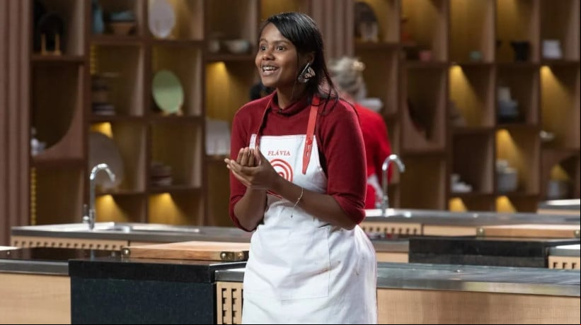 Flávia foi a eliminada do MasterChef ao entregar prato com o peixe cru 