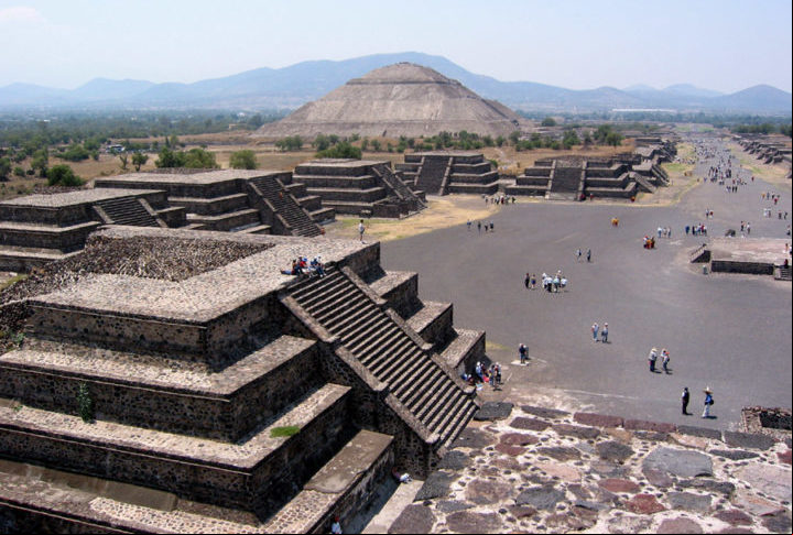 O sítio arqueológico de Teotihuacan é o mais visitado do México. Fica a 40 km da capital.