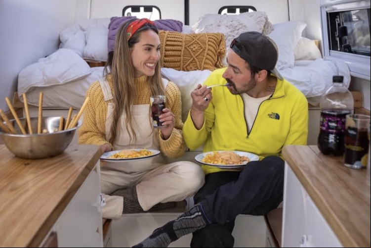 Ale e Duda em sua casa. Ale e Duda em sua casa.