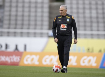 Técnico Tite em treino da seleção brasileira em Seul, na Coreia do Sul 